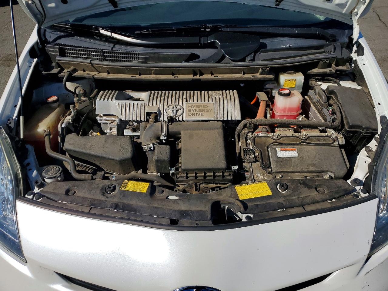 2014 TOYOTA PRIUS THREE photo 11