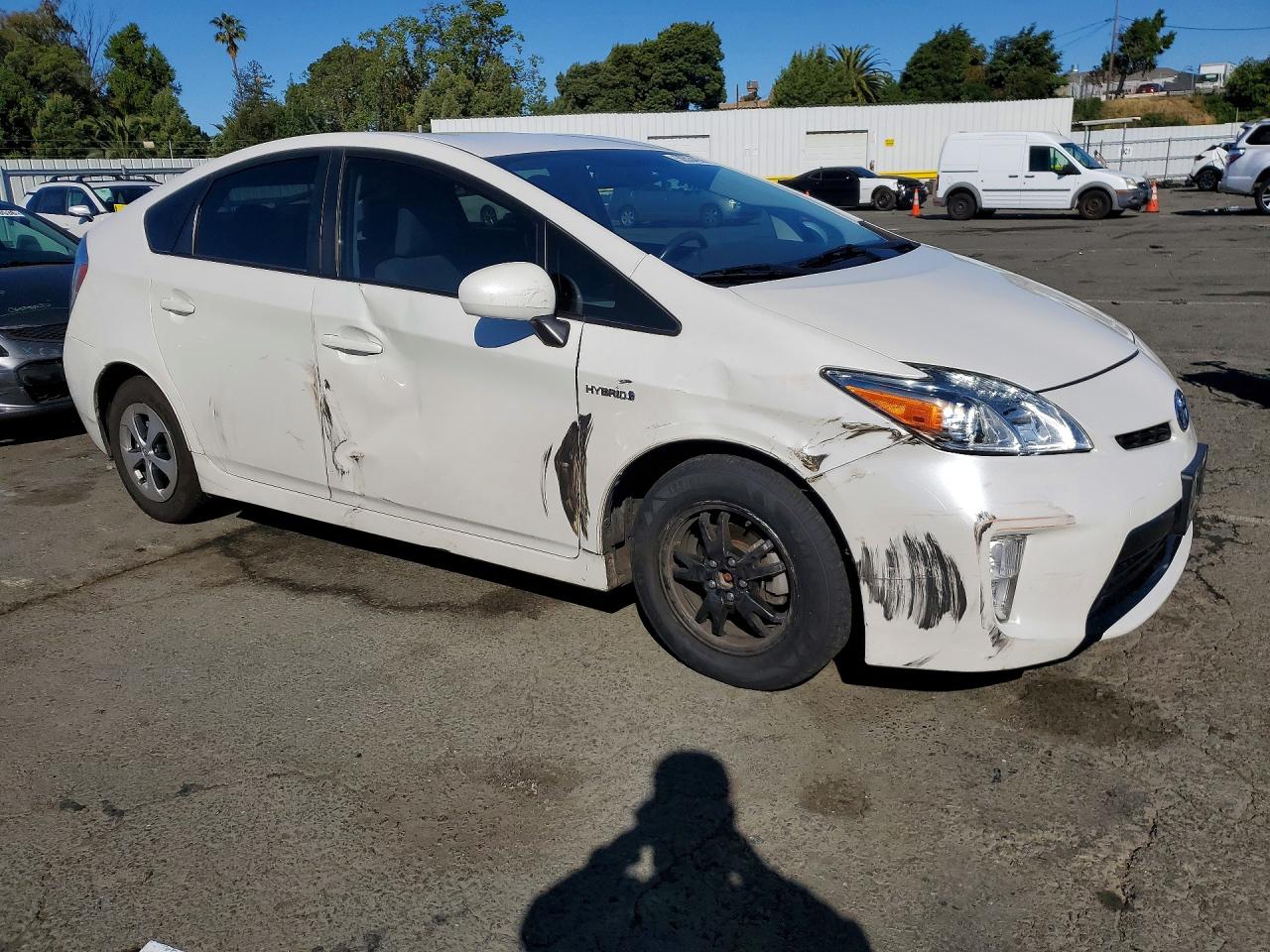2014 TOYOTA PRIUS THREE photo 4