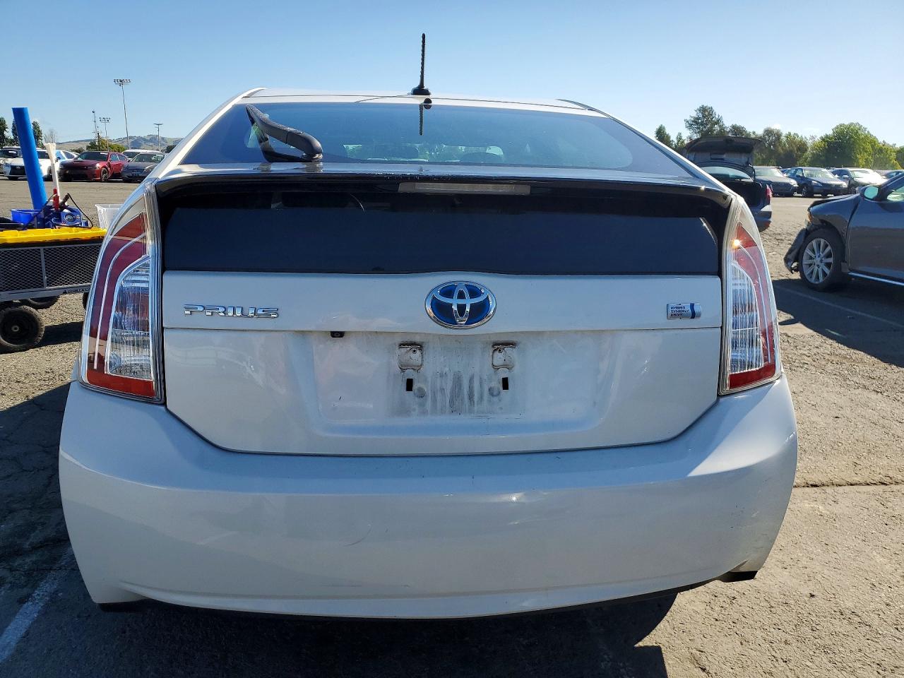 2014 TOYOTA PRIUS THREE photo 6