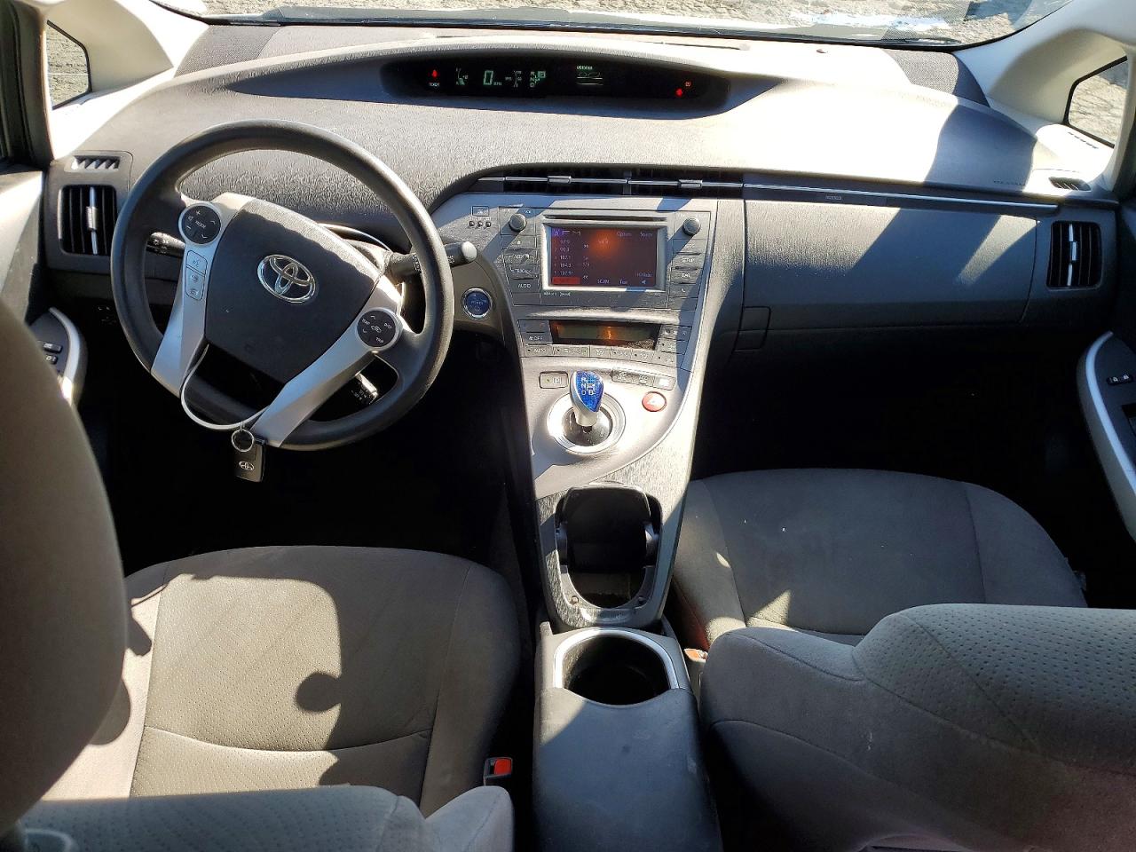 2014 TOYOTA PRIUS THREE photo 8