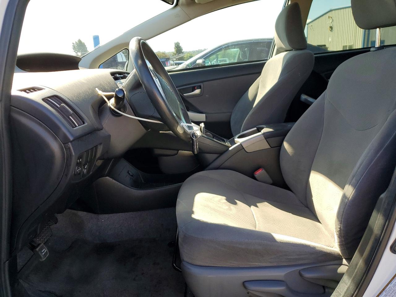 2014 TOYOTA PRIUS THREE photo 7
