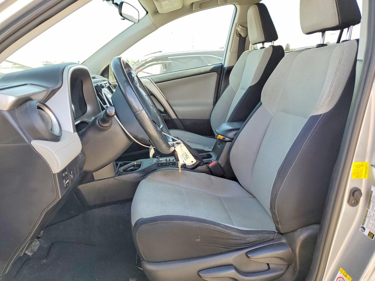 2016 TOYOTA RAV4 XLE photo 13
