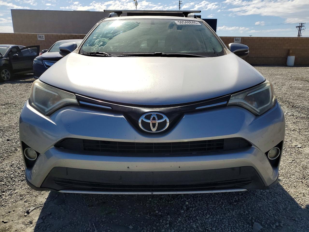 2016 TOYOTA RAV4 XLE photo 9