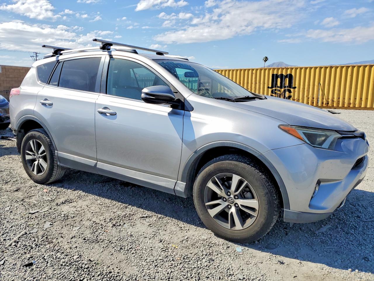 2016 TOYOTA RAV4 XLE photo 7