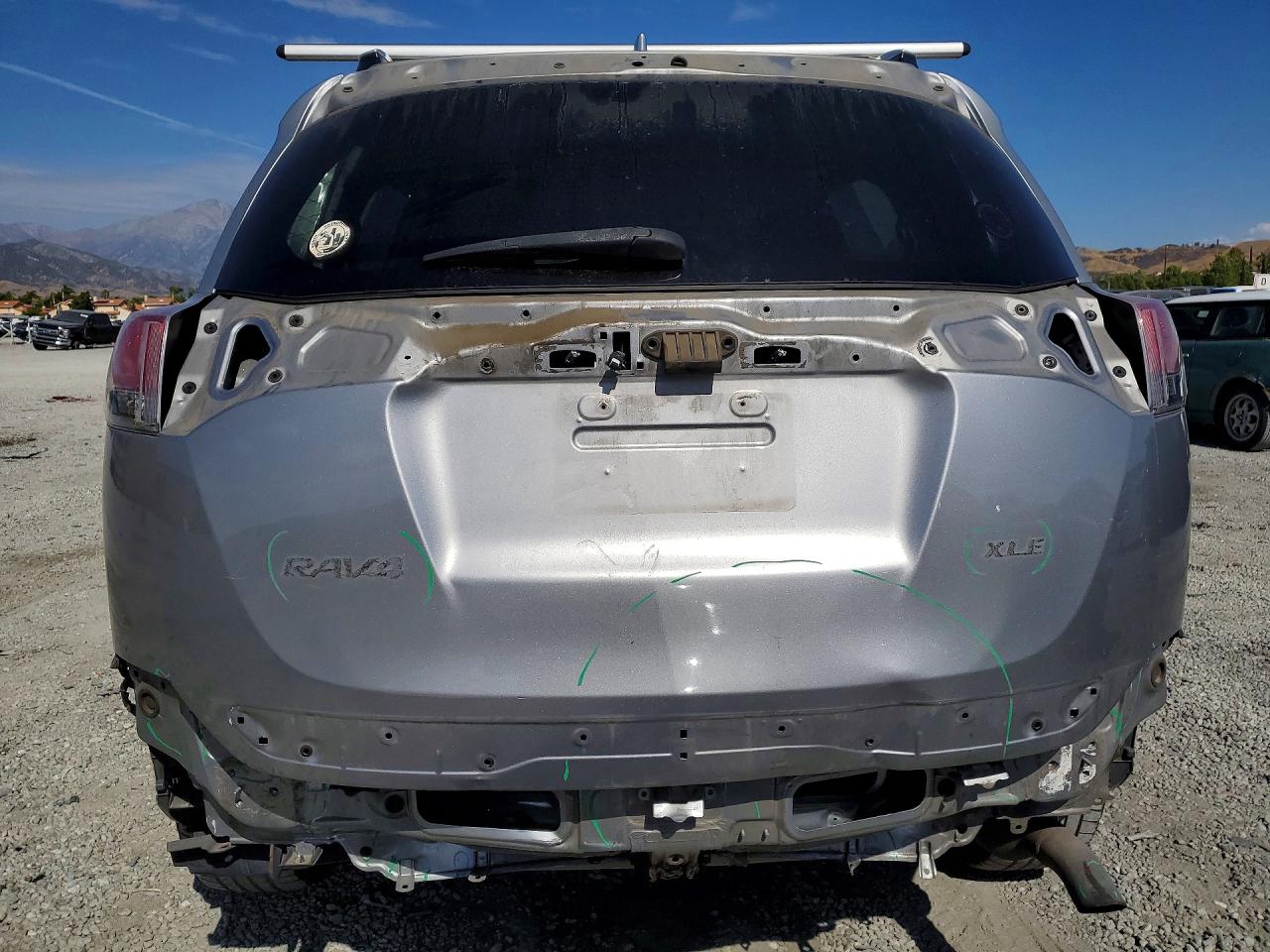2016 TOYOTA RAV4 XLE photo 11