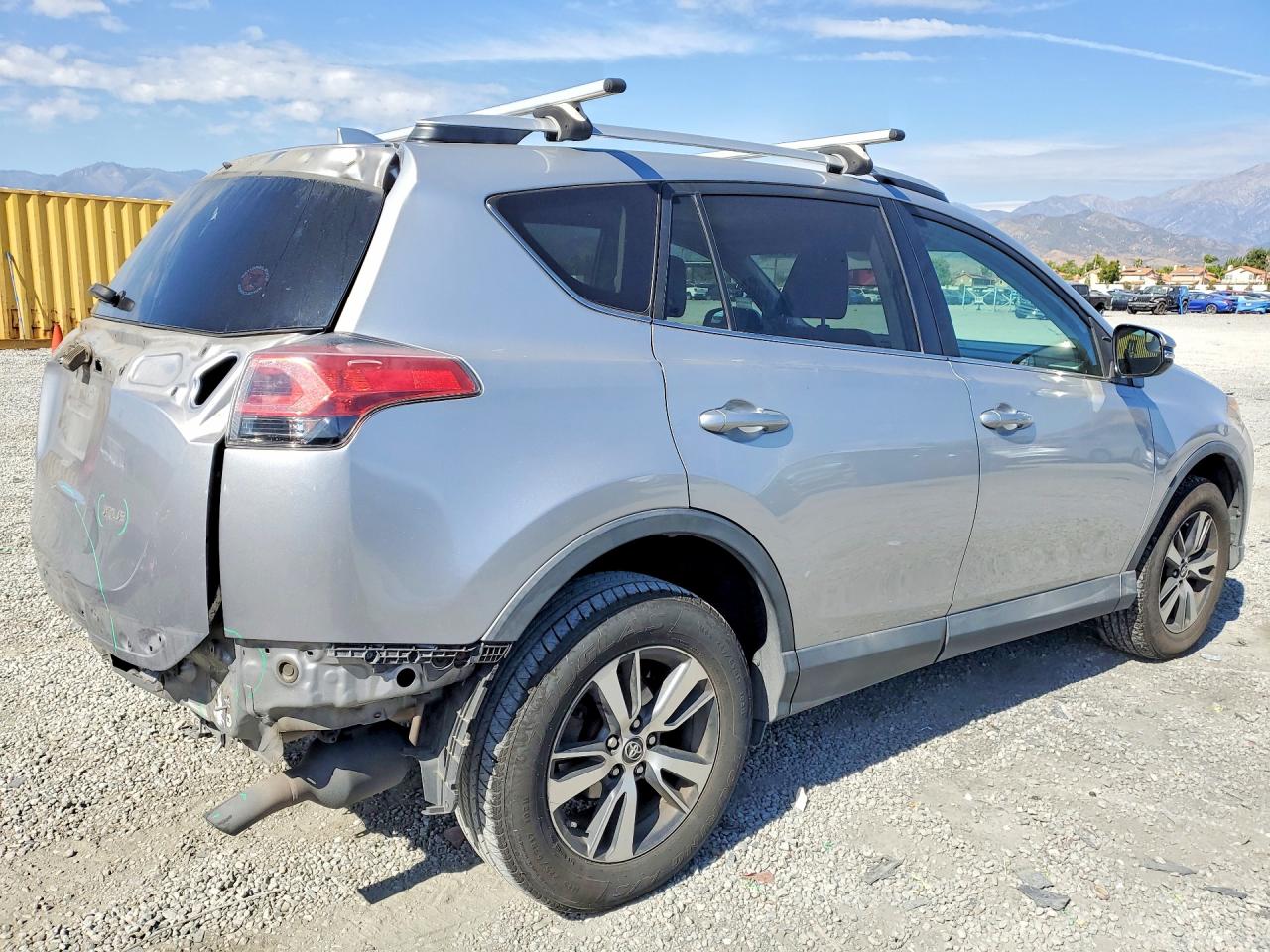 2016 TOYOTA RAV4 XLE photo 5