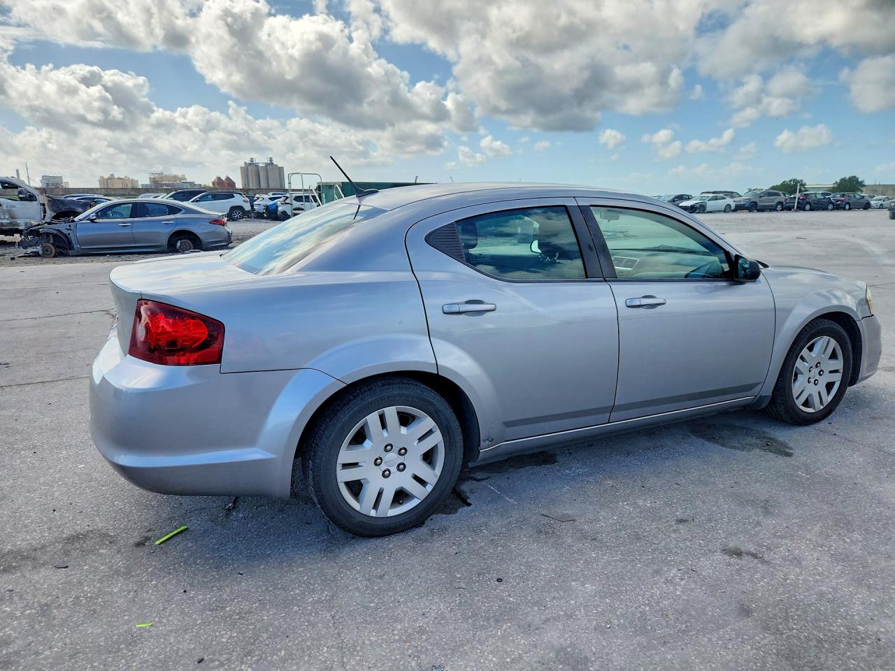 2013 DODGE AVENGER SE photo 5