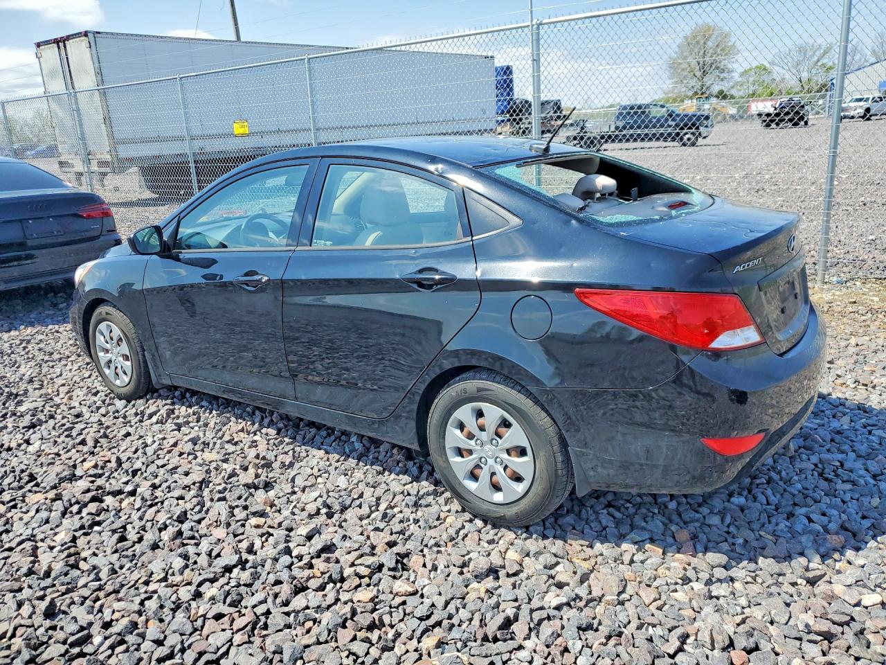 2017 HYUNDAI ACCENT SE photo 3