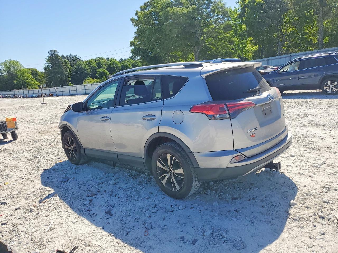 2017 TOYOTA RAV4 XLE photo 3