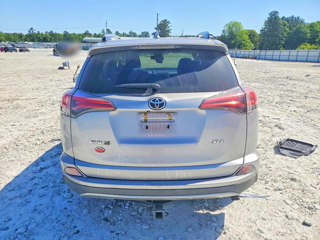 2017 TOYOTA RAV4 XLE photo 11