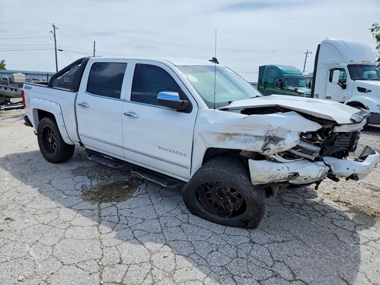 2017 CHEVROLET SILVERADO K1500 LTZ photo 4