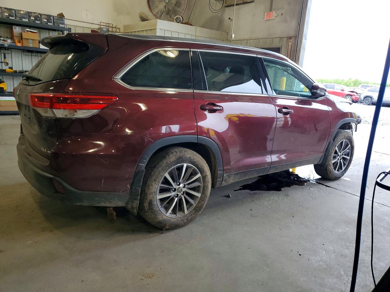 2019 TOYOTA HIGHLANDER XLE photo 5
