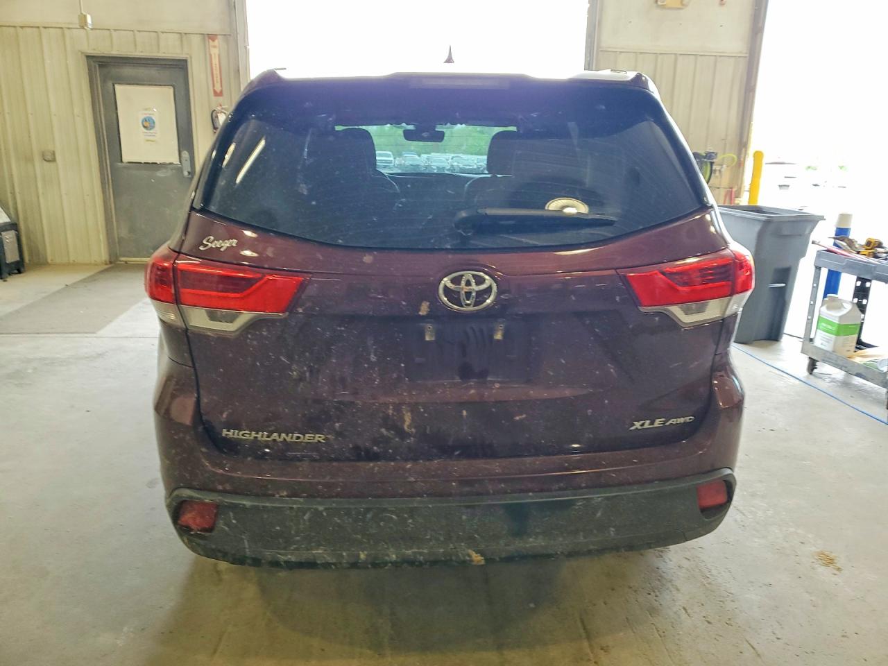 2019 TOYOTA HIGHLANDER XLE photo 11