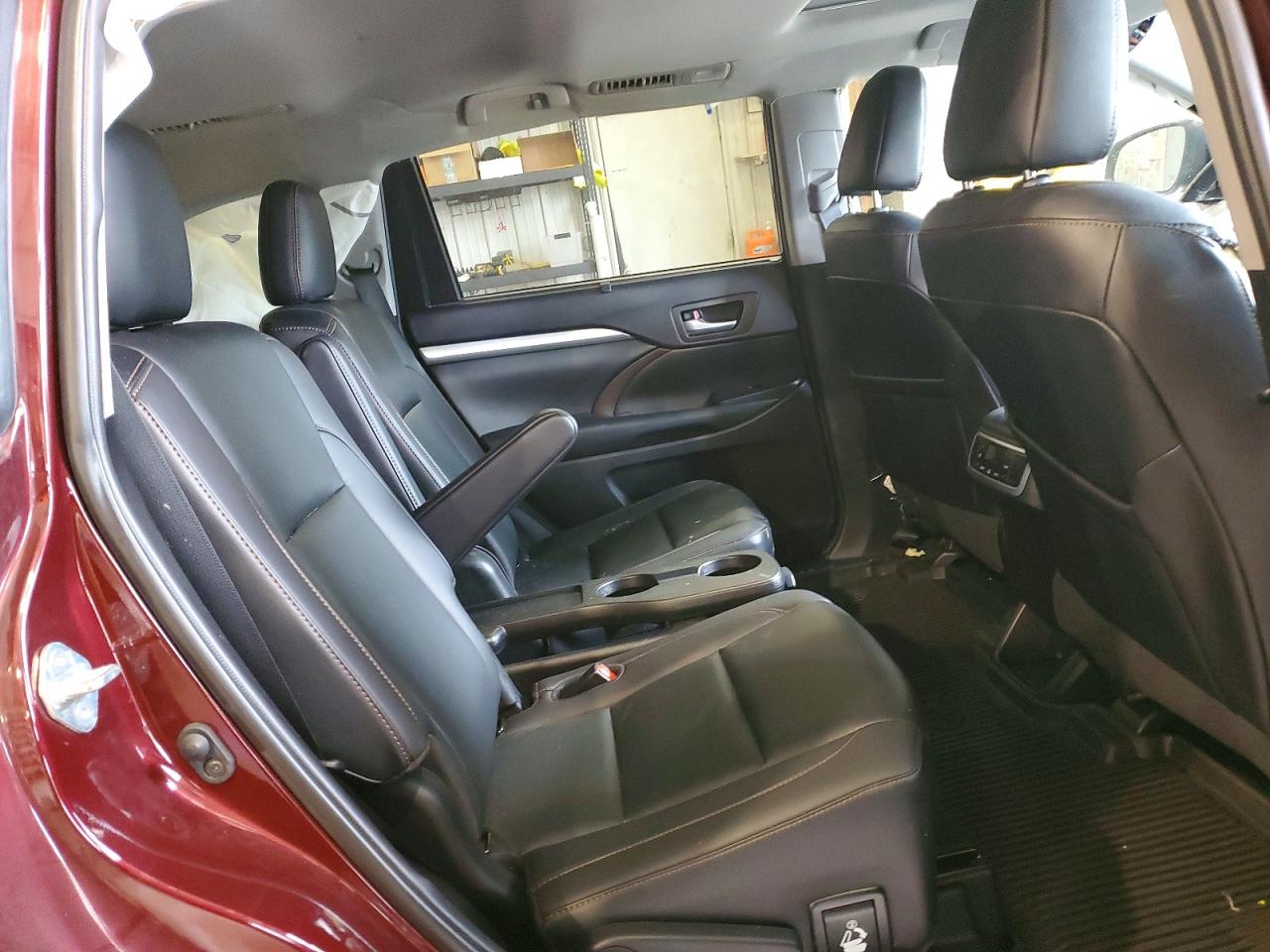 2019 TOYOTA HIGHLANDER XLE photo 19