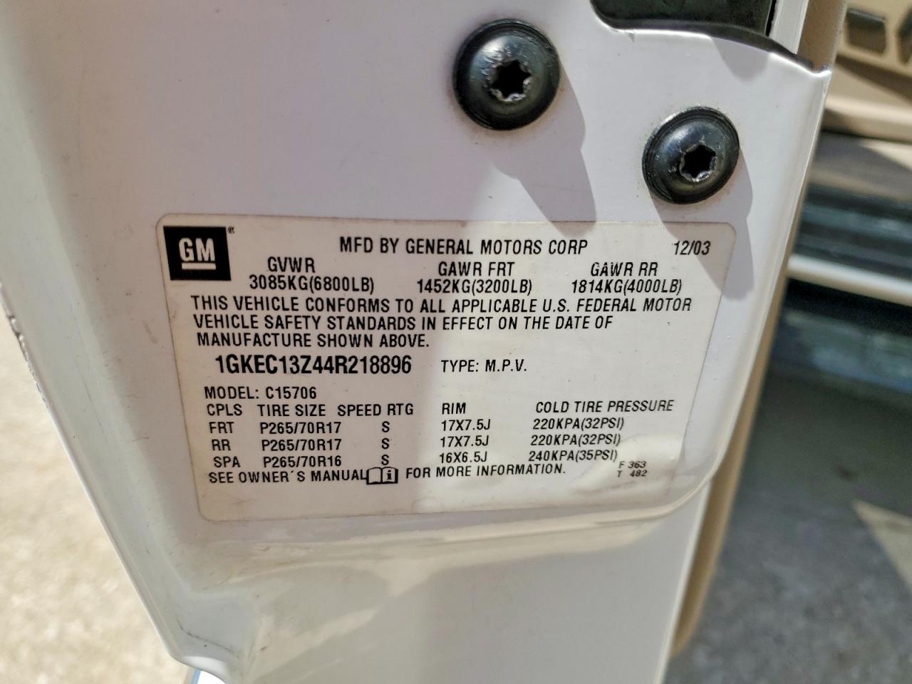 2004 GMC YUKON photo 25