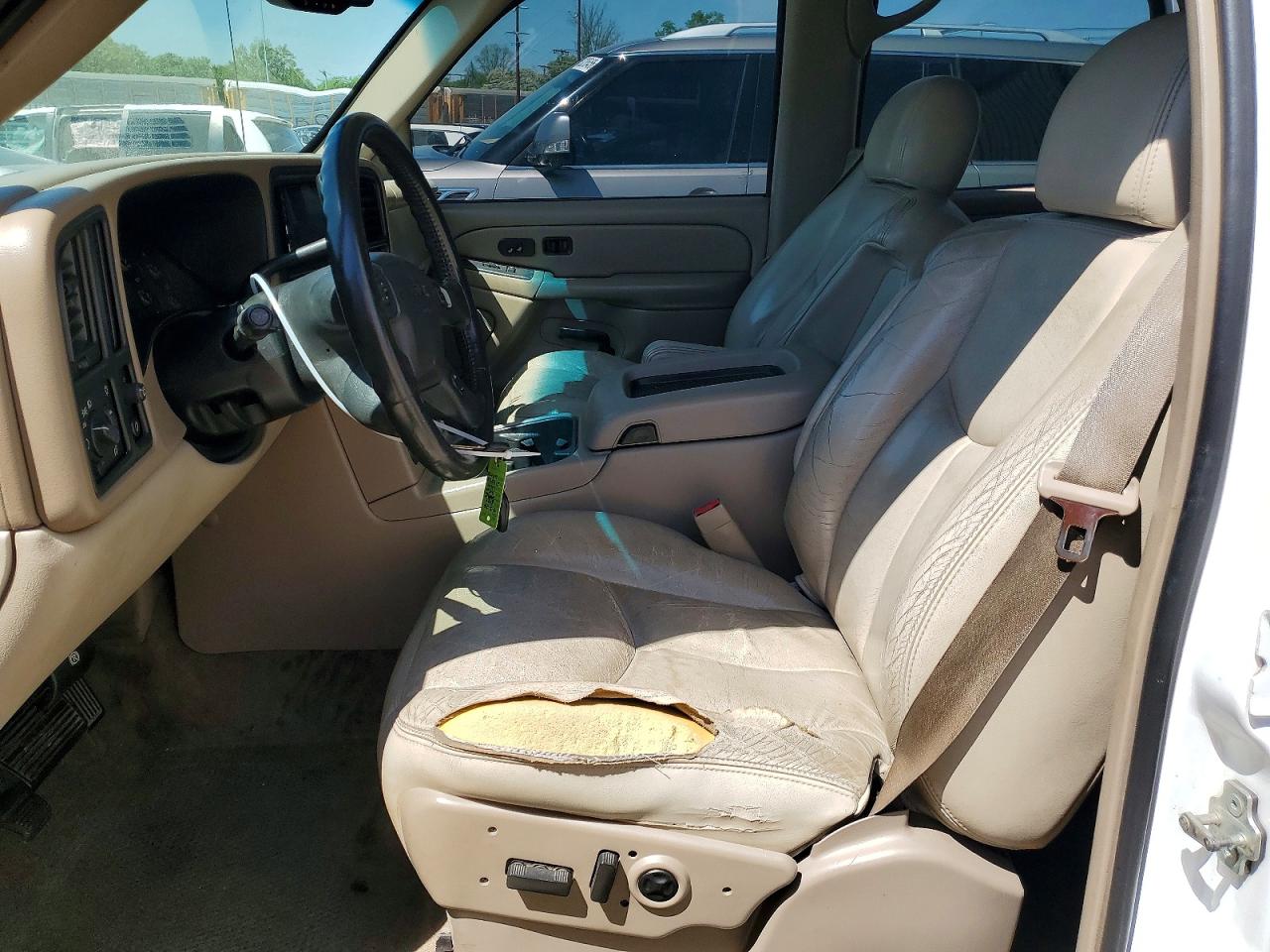 2004 GMC YUKON photo 13