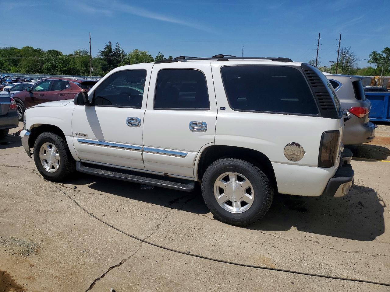 2004 GMC YUKON photo 3