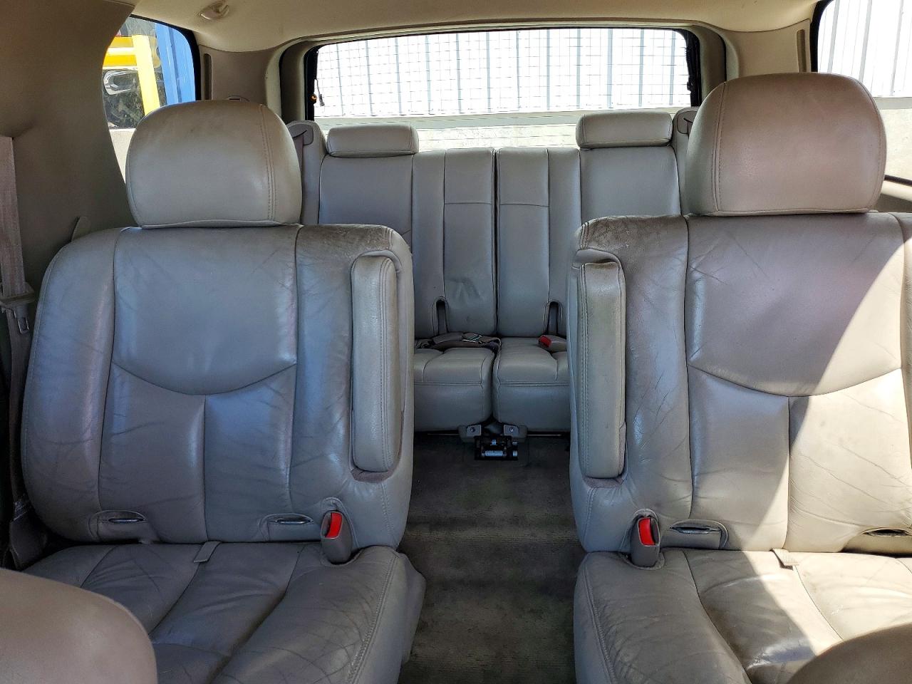 2004 GMC YUKON photo 19