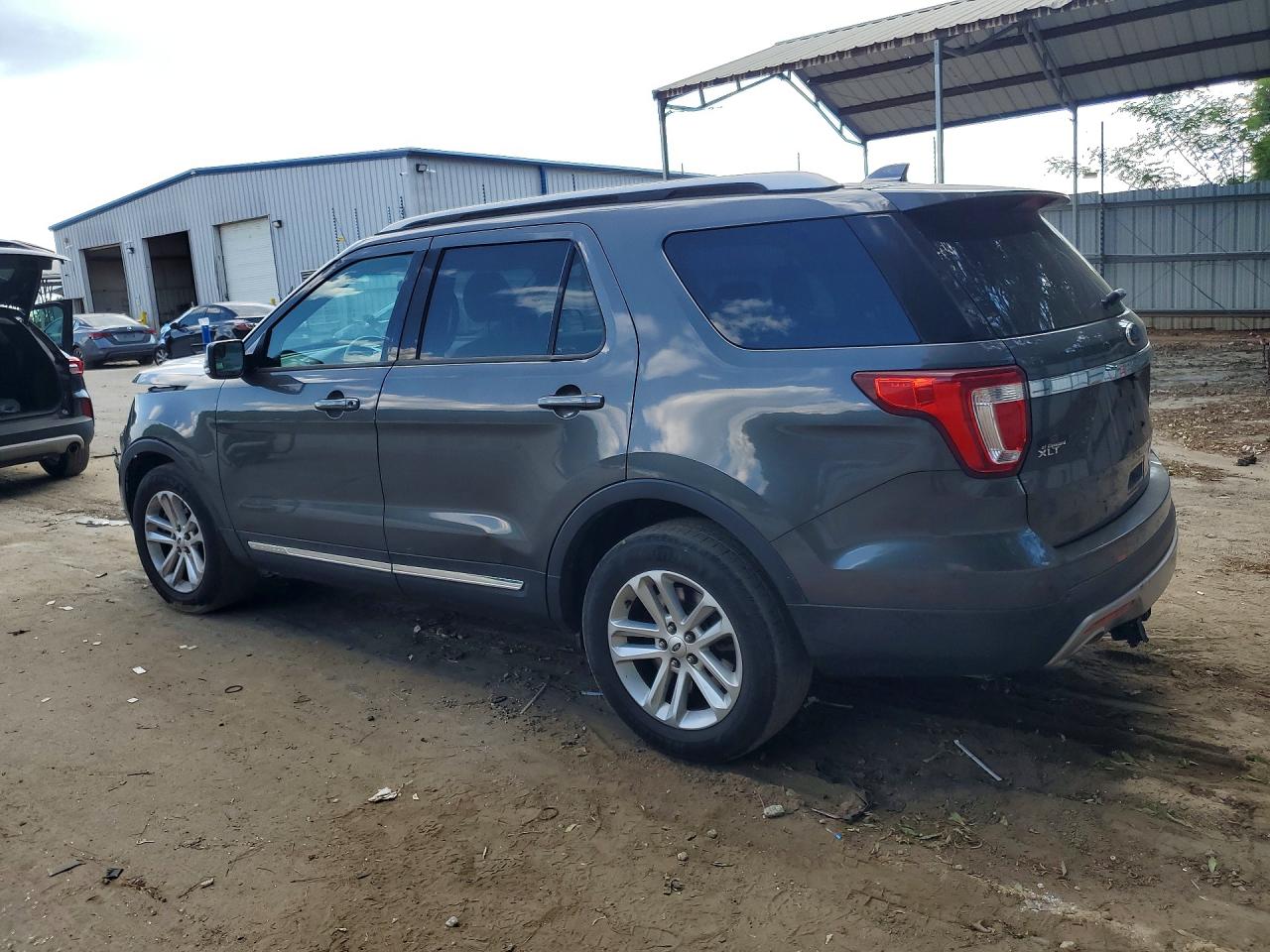 2016 FORD EXPLORER XLT photo 3