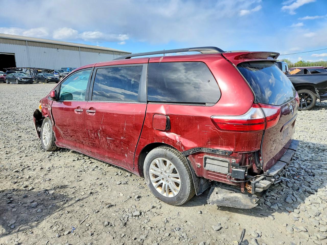 2015 TOYOTA SIENNA XLE 8-PASSENGER photo 4