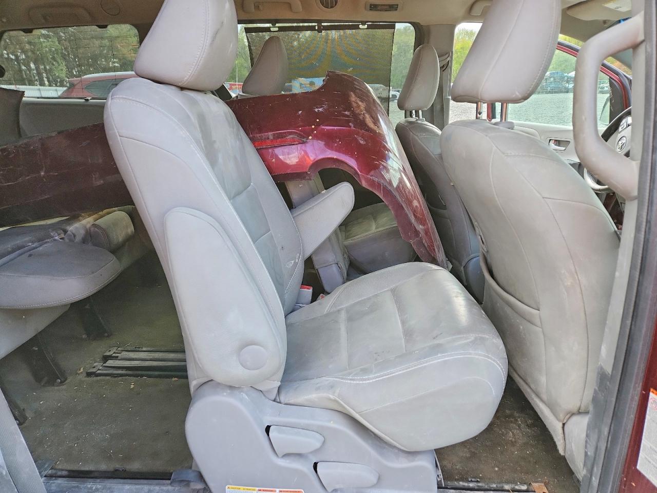 2015 TOYOTA SIENNA XLE 8-PASSENGER photo 31