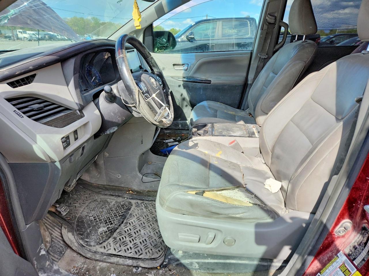 2015 TOYOTA SIENNA XLE 8-PASSENGER photo 19