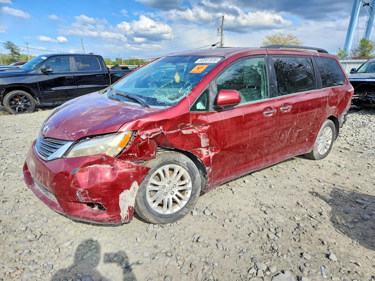 2015 TOYOTA SIENNA