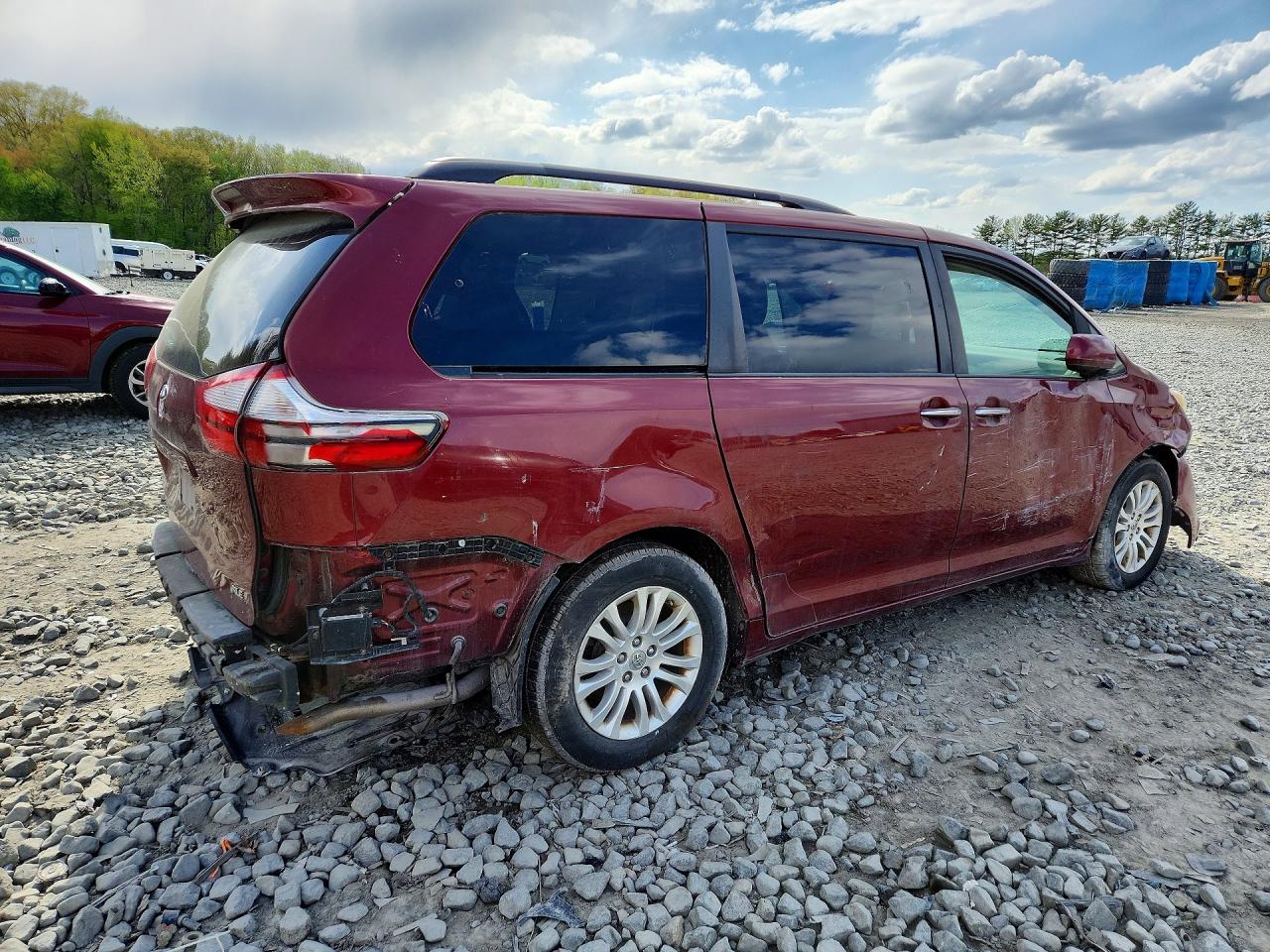 2015 TOYOTA SIENNA XLE 8-PASSENGER photo 7