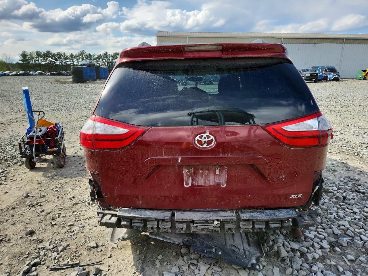 2015 TOYOTA SIENNA XLE 8-PASSENGER photo 16