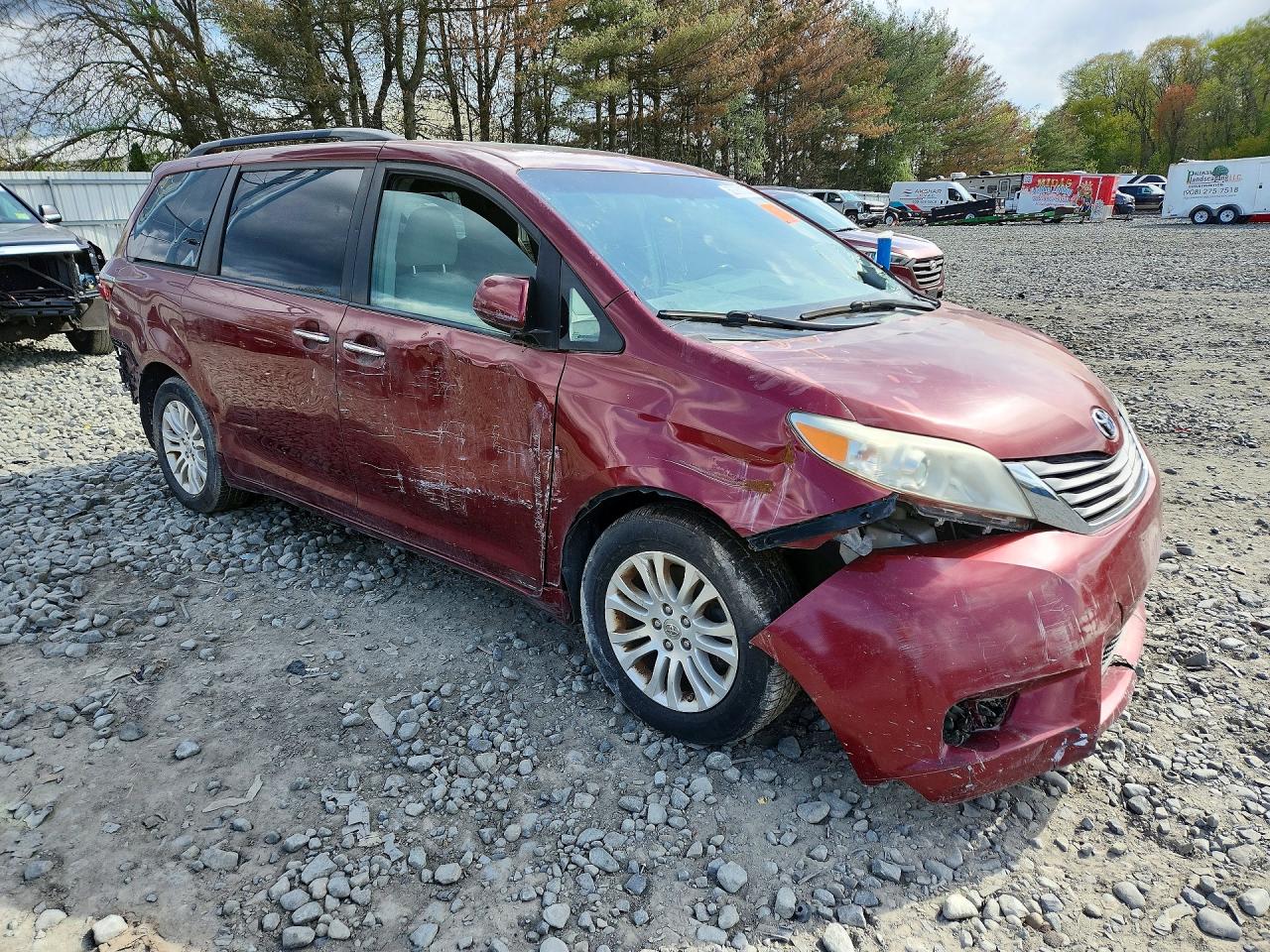 2015 TOYOTA SIENNA XLE 8-PASSENGER photo 10