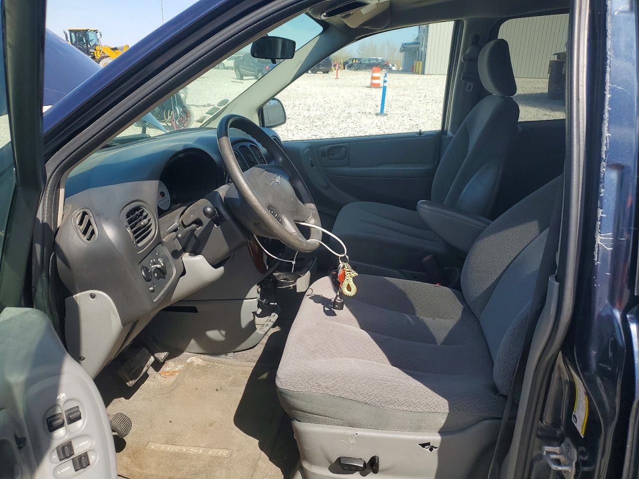 2007 CHRYSLER TOWN & COUNTRY LX photo 7