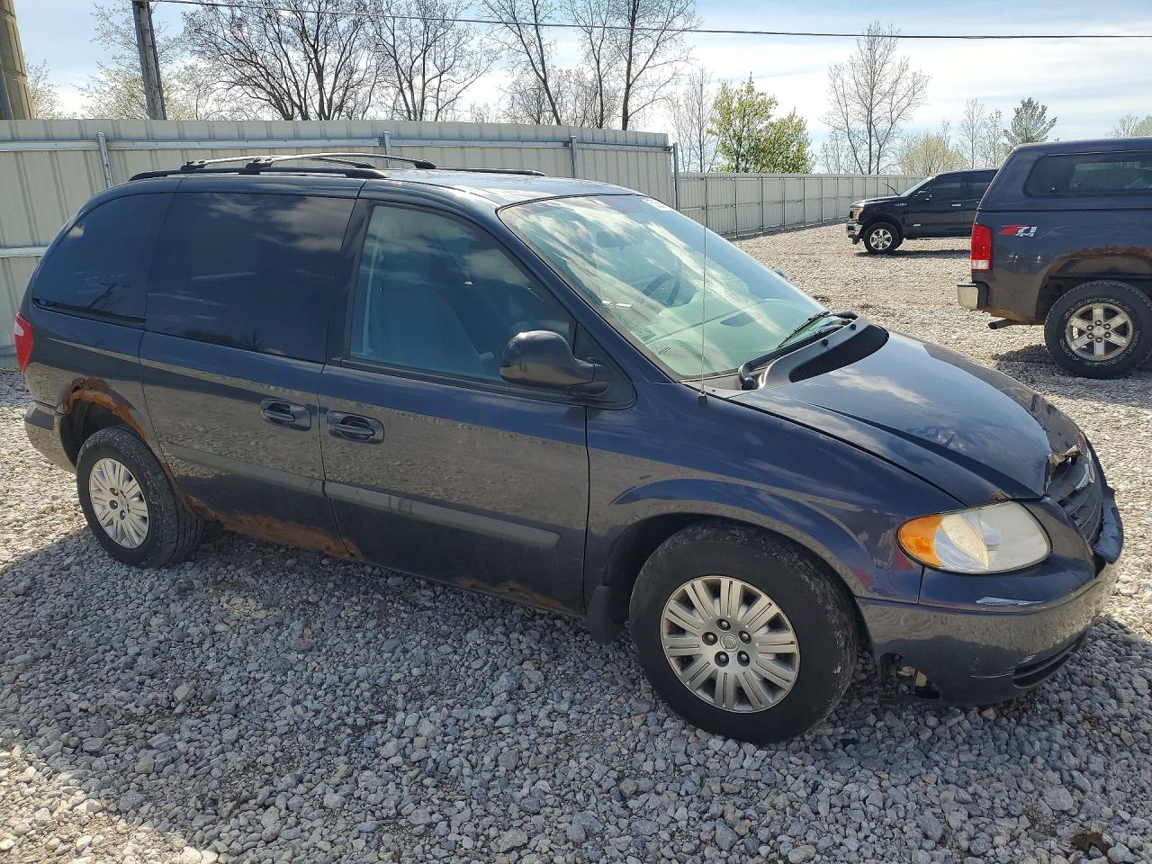 2007 CHRYSLER TOWN & COUNTRY LX photo 4
