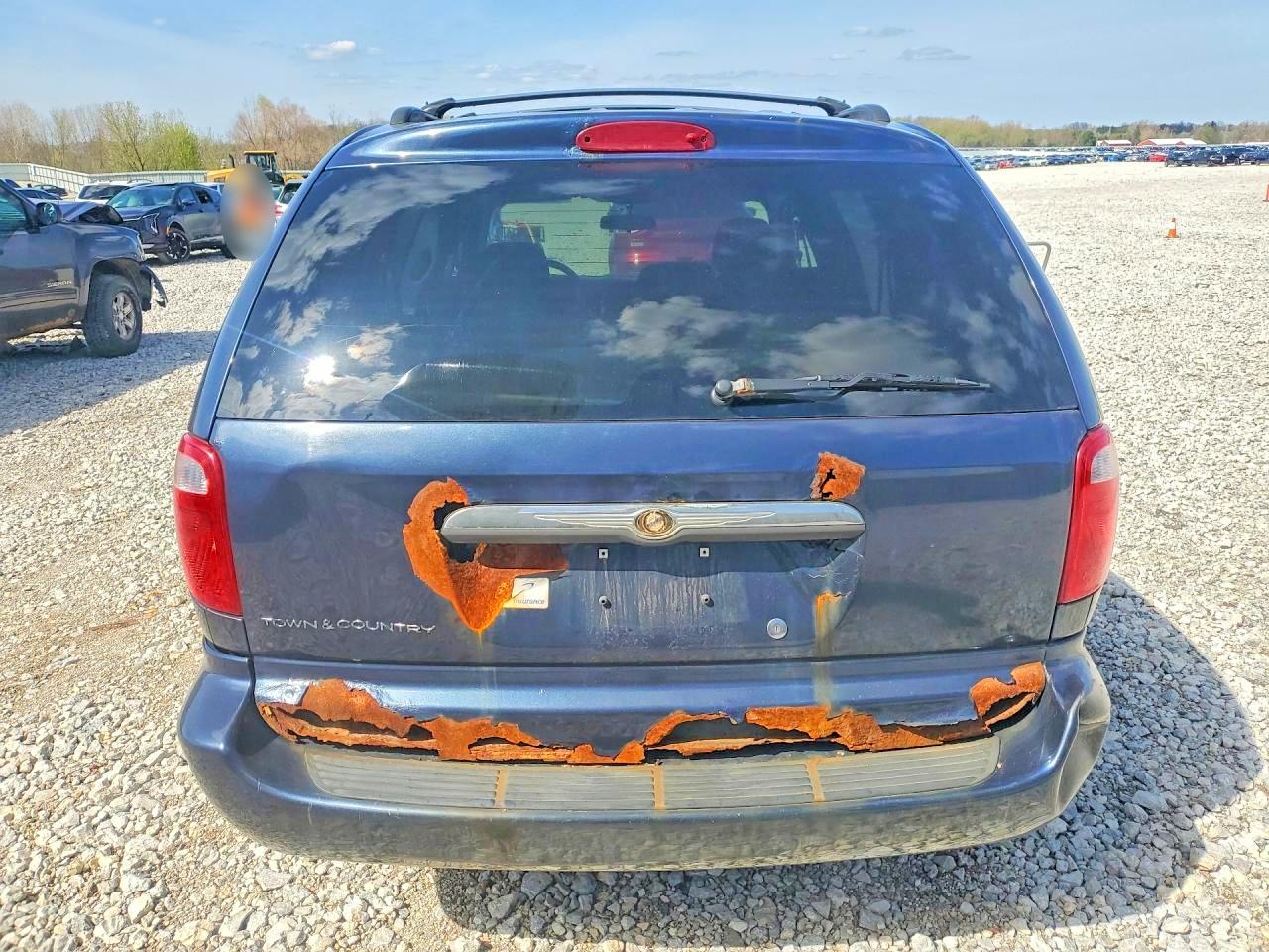 2007 CHRYSLER TOWN & COUNTRY LX photo 6