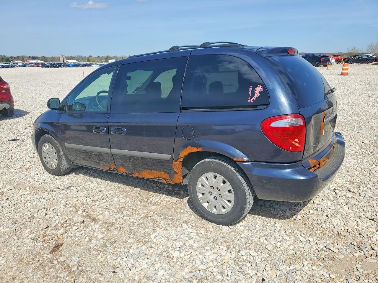2007 CHRYSLER TOWN & COUNTRY LX photo 2