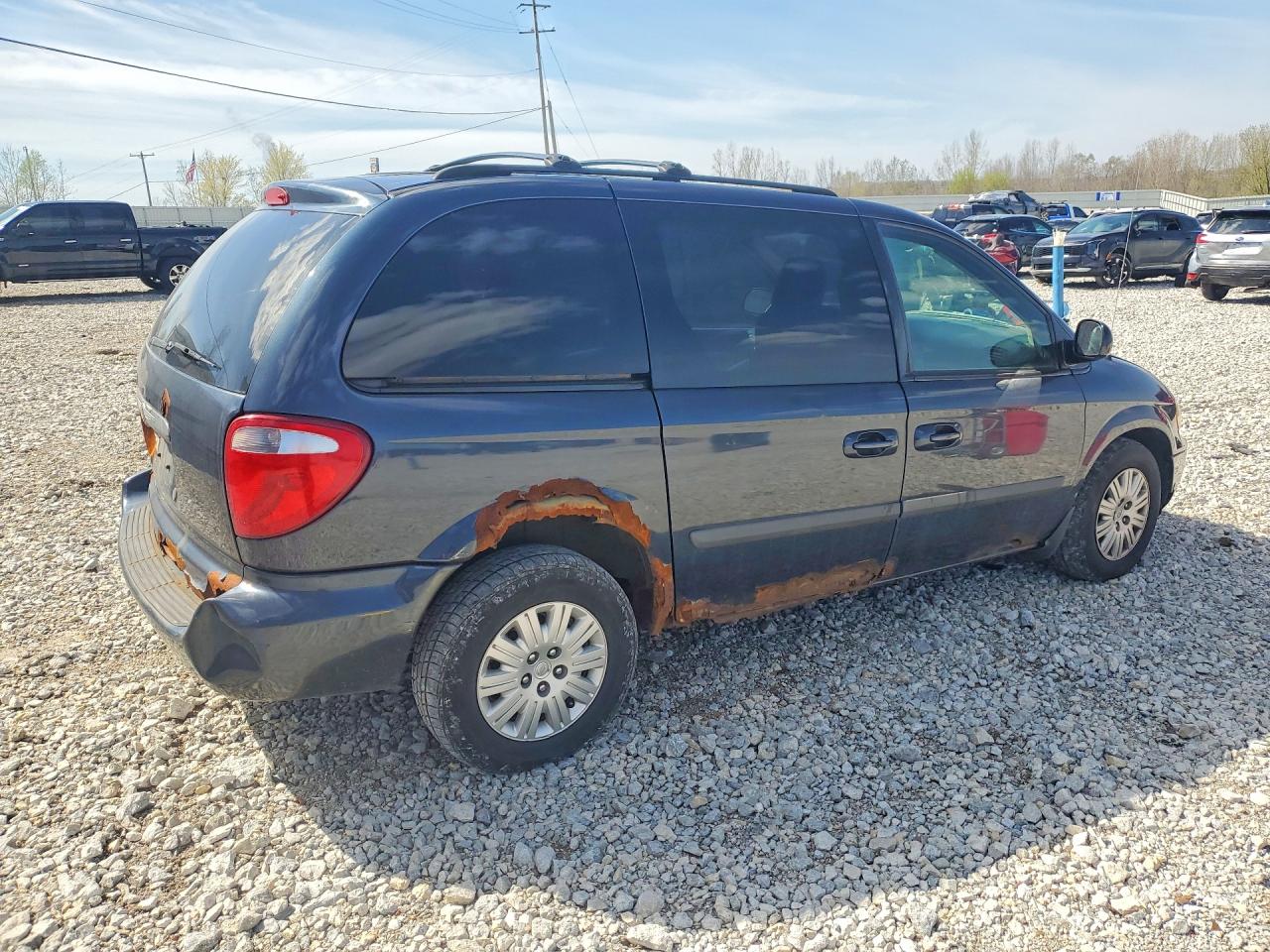 2007 CHRYSLER TOWN & COUNTRY LX photo 3