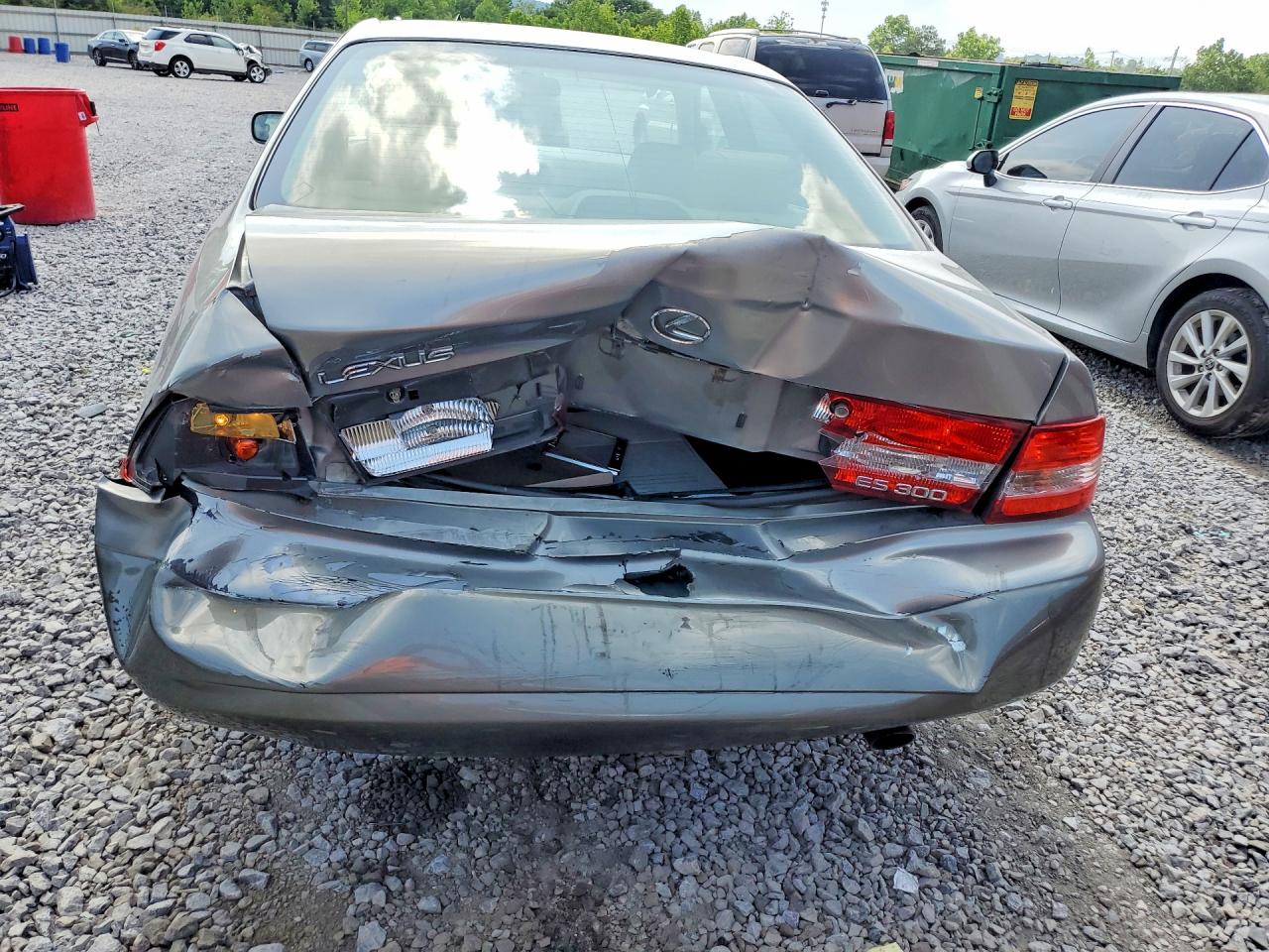 2000 LEXUS ES 300 photo 11
