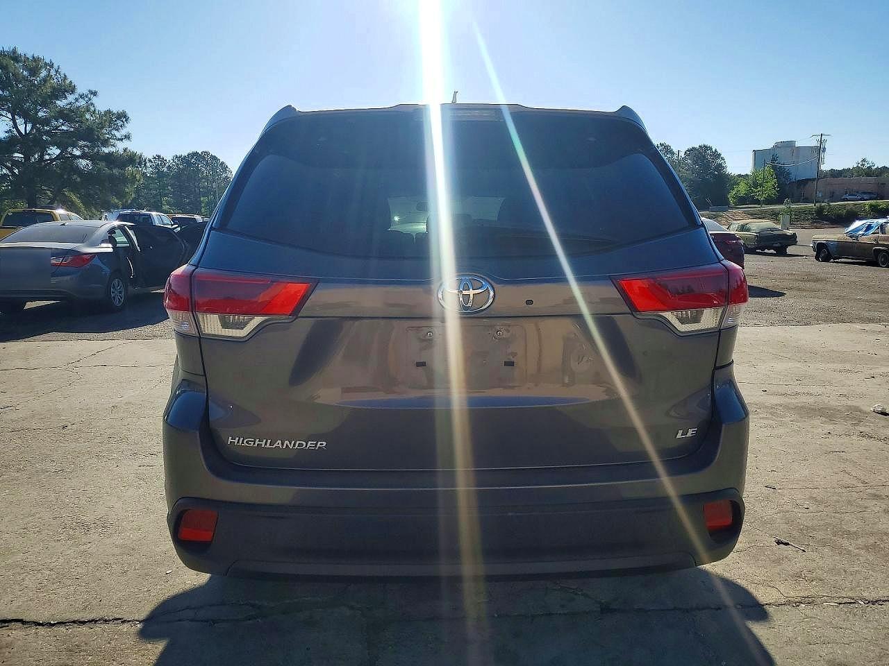 2019 TOYOTA HIGHLANDER LE PLUS photo 11