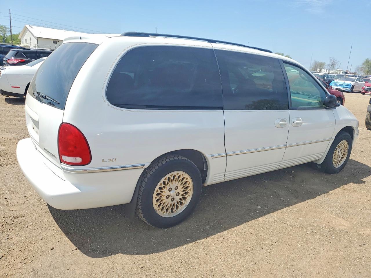 1997 CHRYSLER TOWN & COUNTRY LXI photo 3