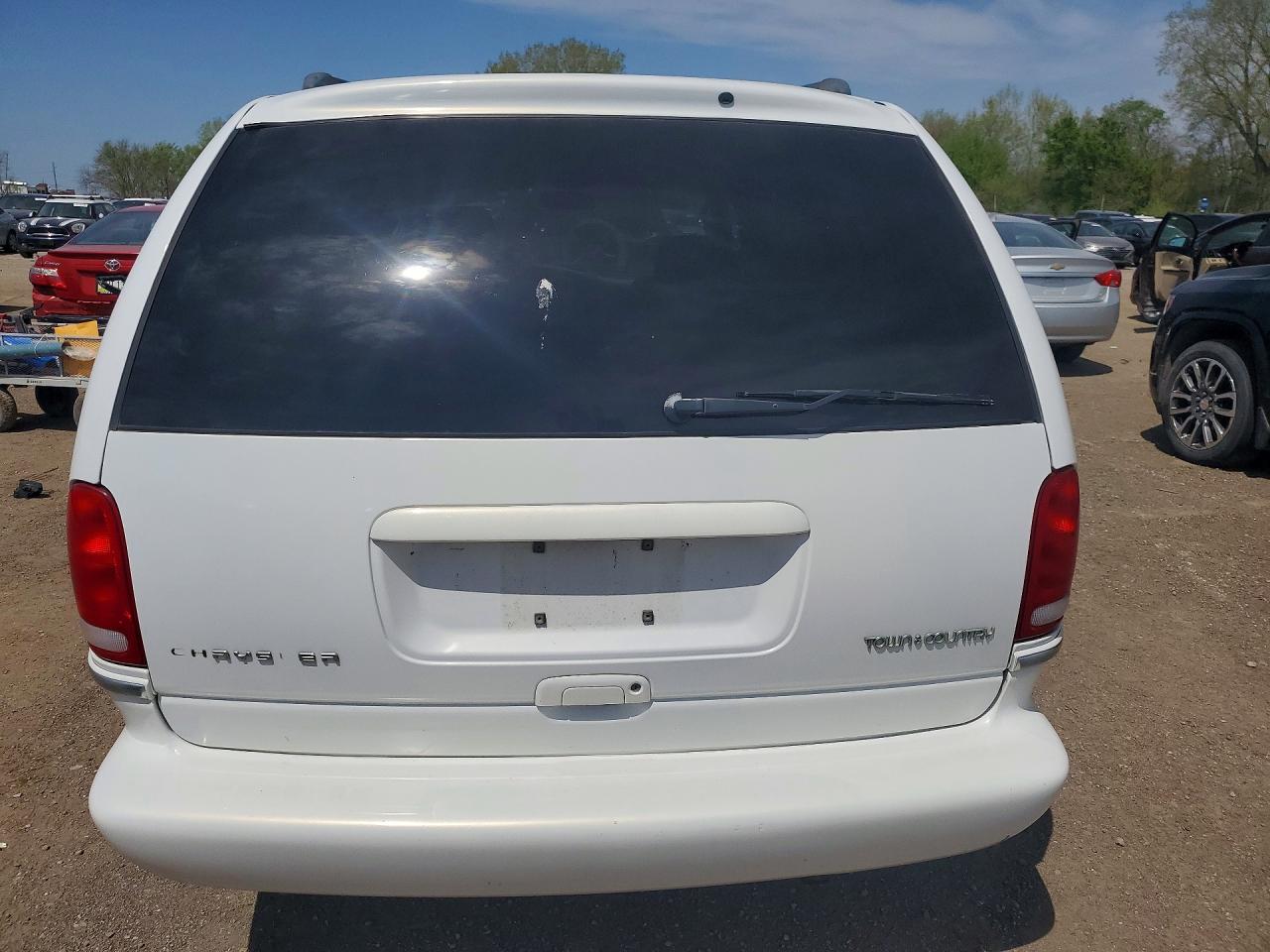 1997 CHRYSLER TOWN & COUNTRY LXI photo 6