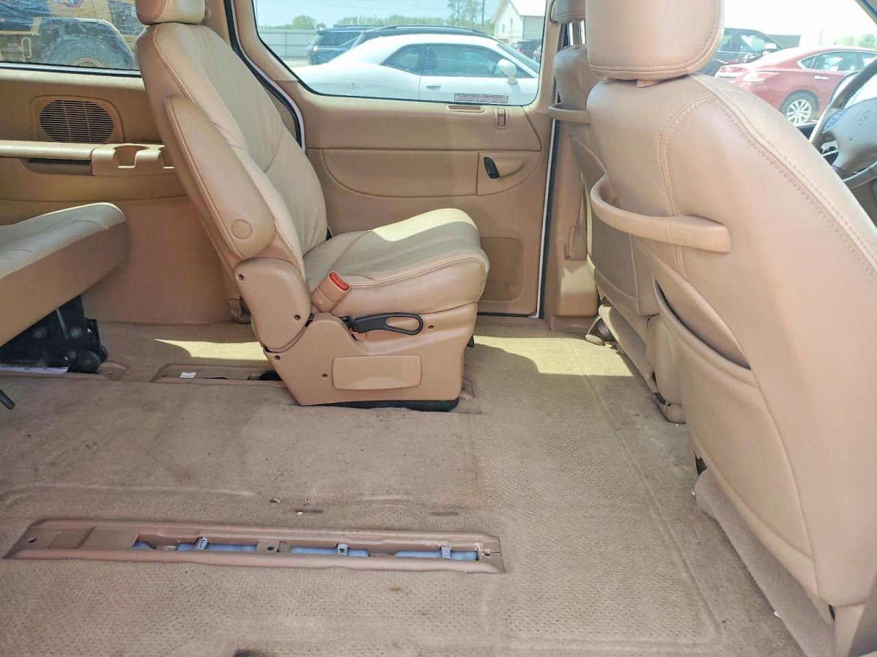 1997 CHRYSLER TOWN & COUNTRY LXI photo 11
