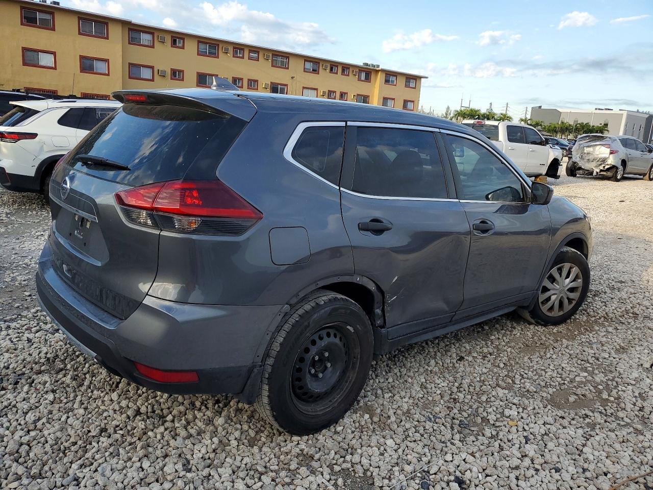 2020 NISSAN ROGUE S photo 5