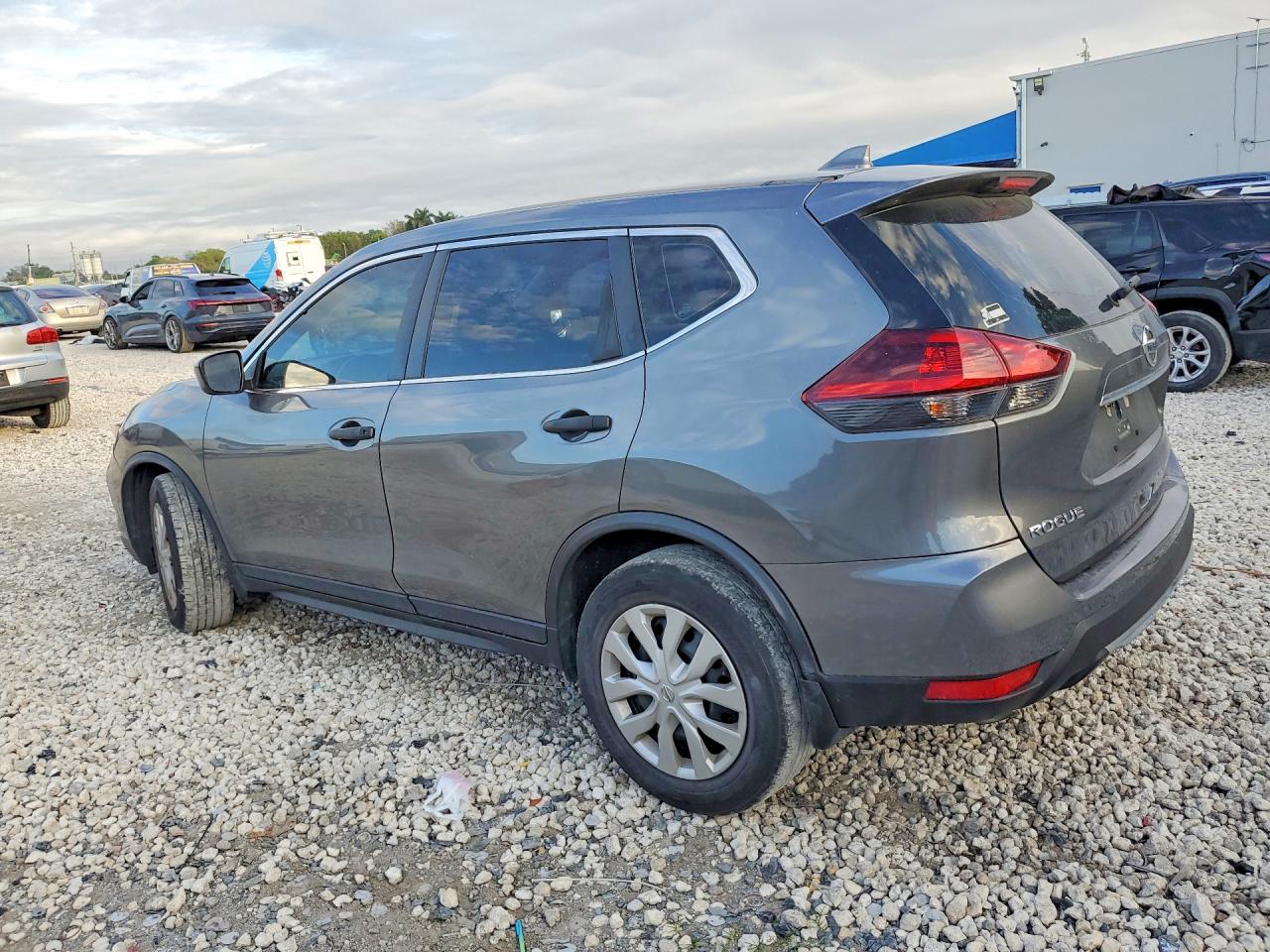 2020 NISSAN ROGUE S photo 3