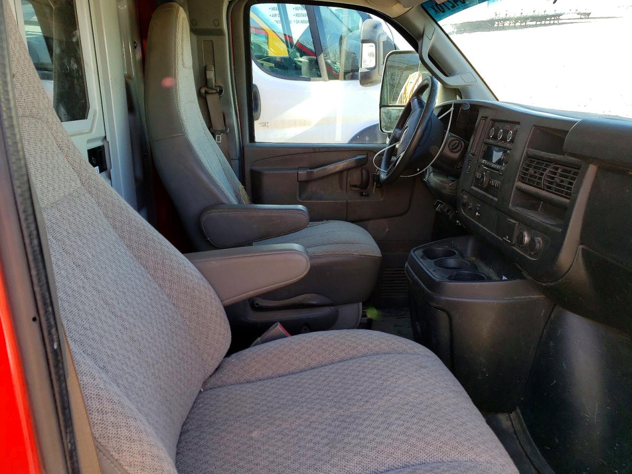 2017 GMC SAVANA CUTAWAY G3500 photo 15
