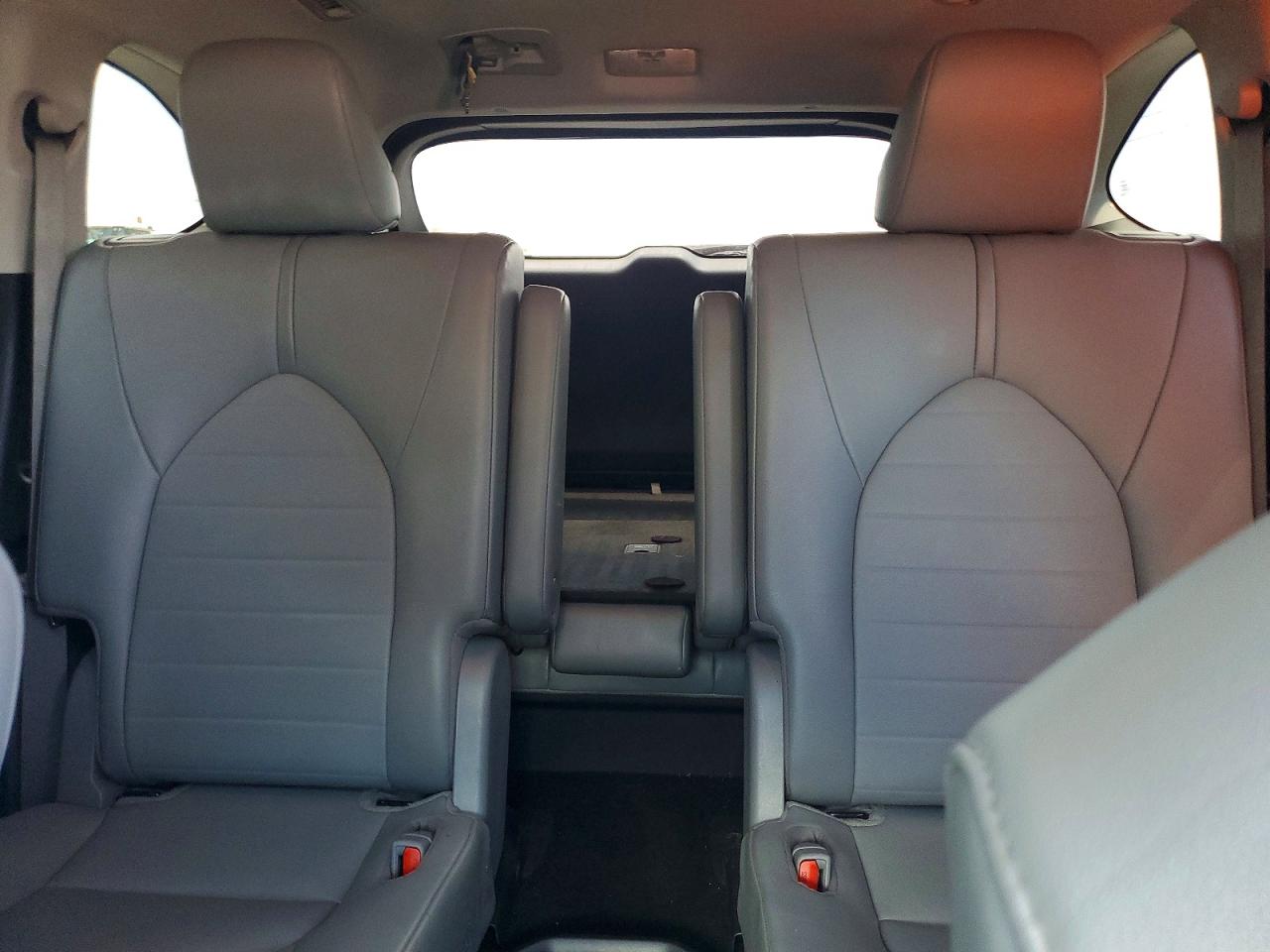 2021 TOYOTA HIGHLANDER XLE photo 19