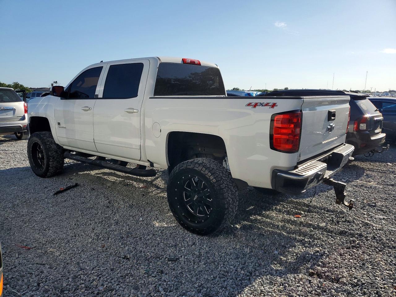 2016 CHEVROLET SILVERADO K1500 LT photo 3
