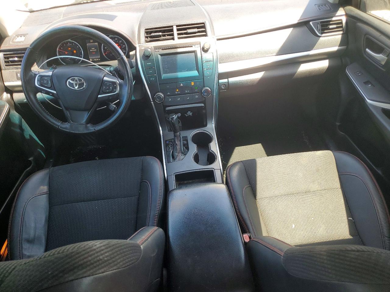 2017 TOYOTA CAMRY SE photo 15
