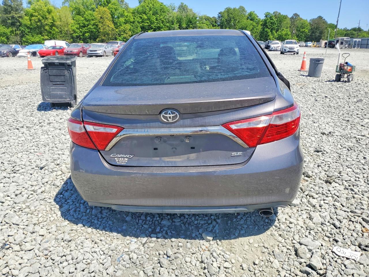 2017 TOYOTA CAMRY SE photo 11