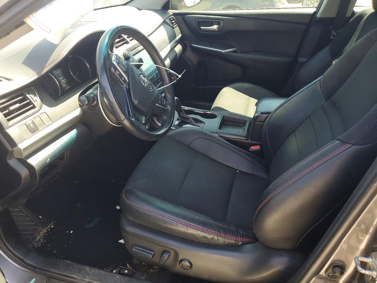 2017 TOYOTA CAMRY SE photo 13