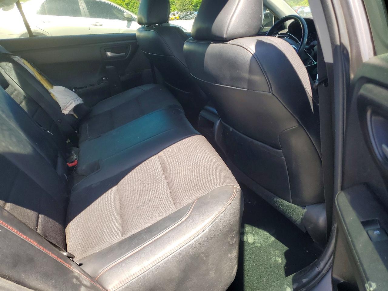 2017 TOYOTA CAMRY SE photo 19