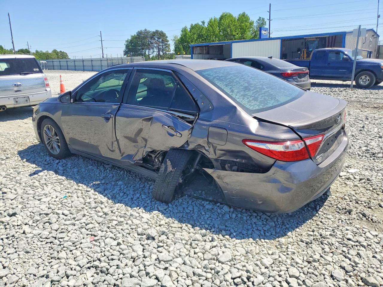 2017 TOYOTA CAMRY SE photo 3